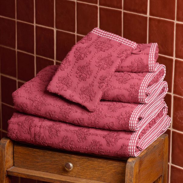 Ensemble de linge de bain Néroli en coloris prune, en éponge jacquard ciselée.