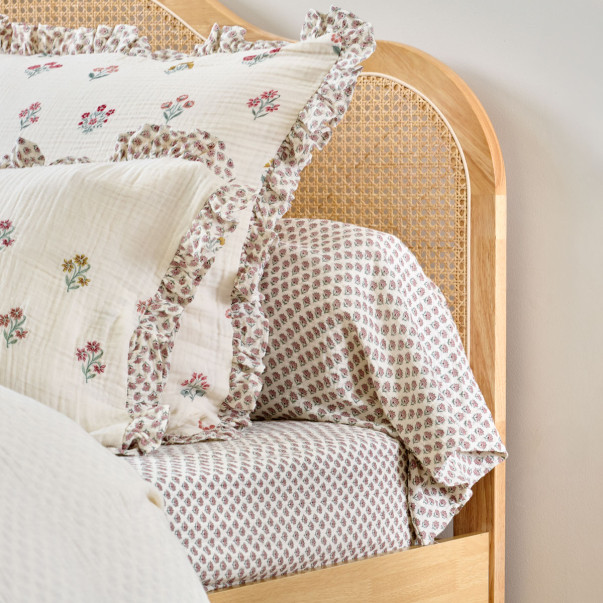 Taie de traversin Néroli coordonnée à la housse de couette et aux taies d'oreiller de la collection.